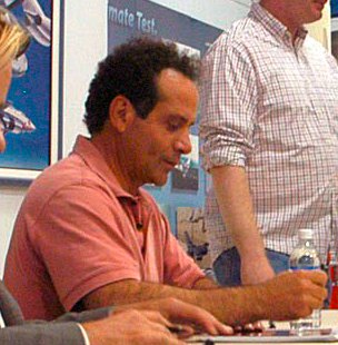 Tony Shalhoub 2005 (jung)